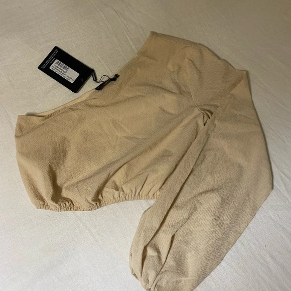 Pretty Little Thing Stone Textured Woven One Shoulder Crop Top - Picture 6 of 6